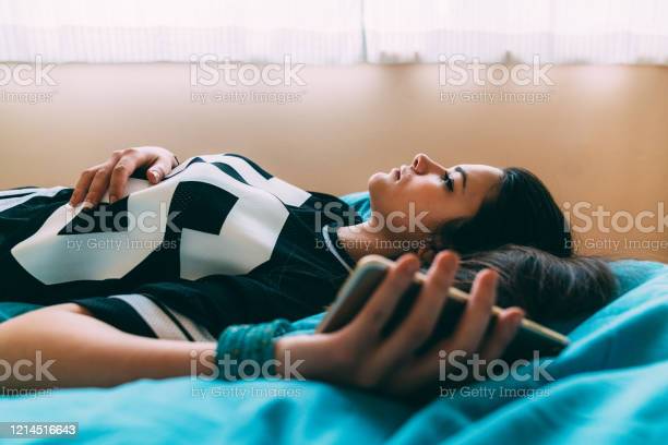 SANS LES MOTS et les traces de Vierge