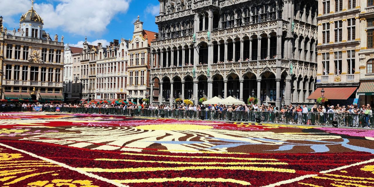 LA GRAND PLACE DI BRUXELLES , UN GIOELLO ARCHITETTURALE