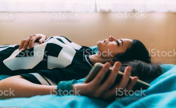 SANS LES MOTS et les traces de Vierge