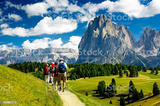 LES DOLOMITI PARMI LES NUAGES