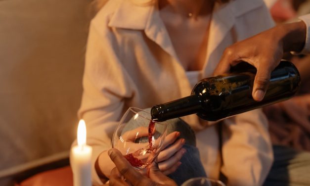 Dolcetto cum  îi este gustul sau rubiniu după culoare