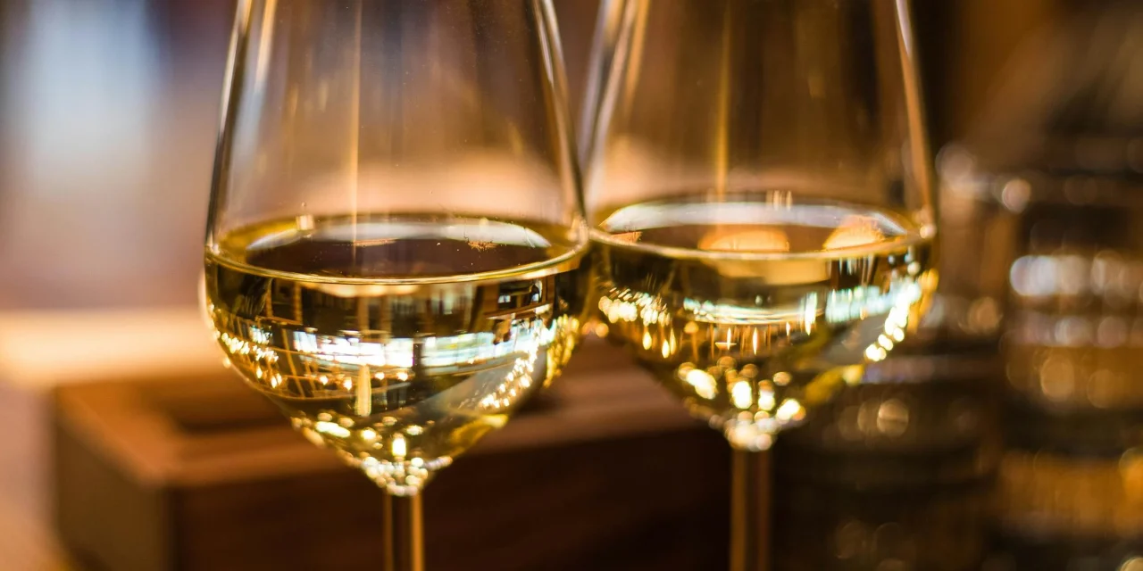 CRÉMANT DE LOIRE BLANC, ȘAMPANIE REGEASCĂ DE LA VALLE DE LOIRE
