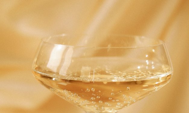 THE  ROYAL TASTE BY CRÉMANT OF LOIRE WINE